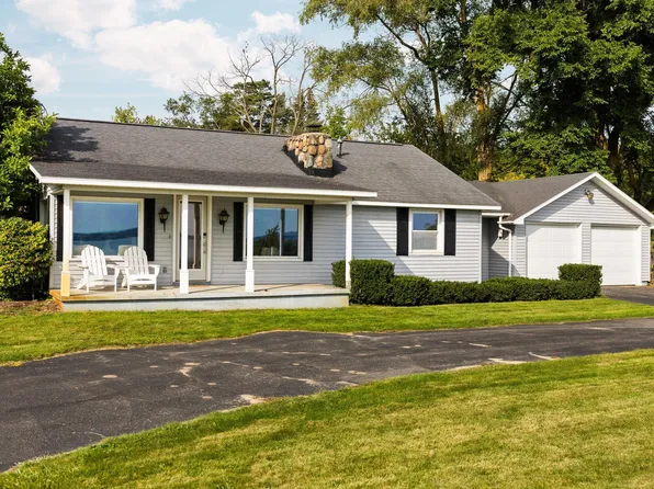 12086 S West Bay Shore Dr, Traverse City, MI 49684