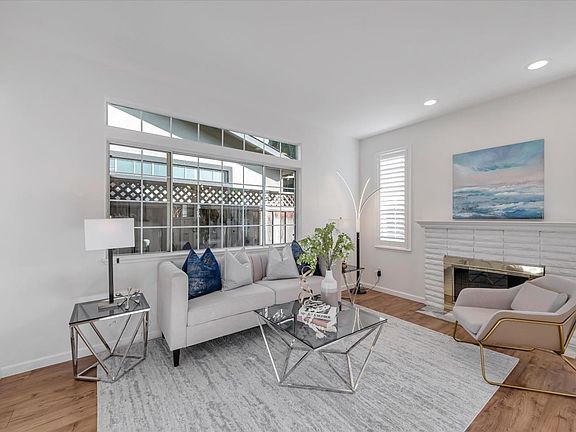 2nd image of 811 Creekside Pl