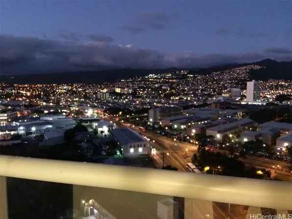 215 N King St APT 2004, Honolulu, HI 96817