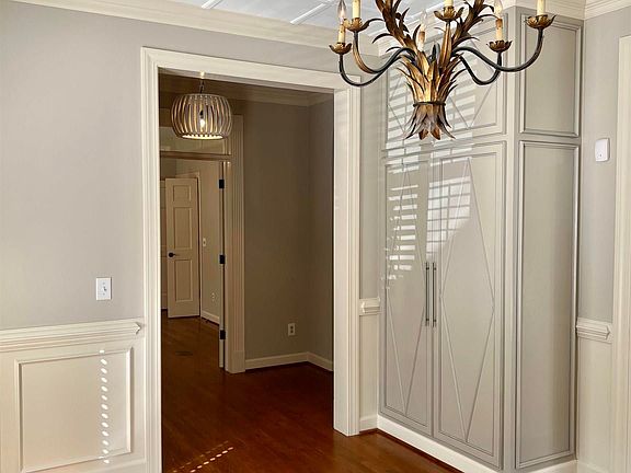 5th image of 17 Old Woodlands Ct
