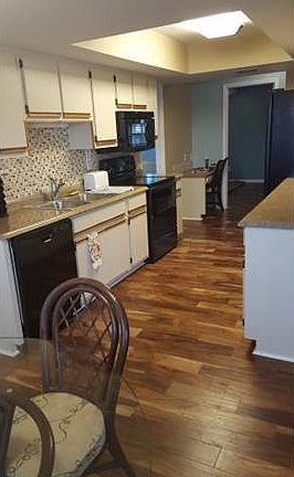 5th image of 251 SE 6th St