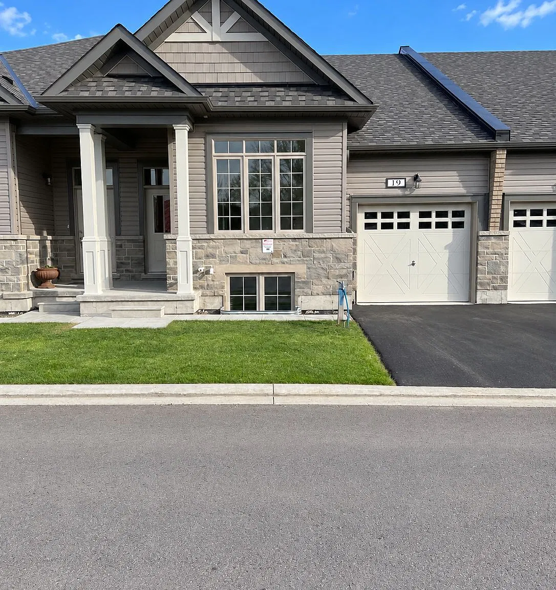 4 bed, $2,800 — Photo 1