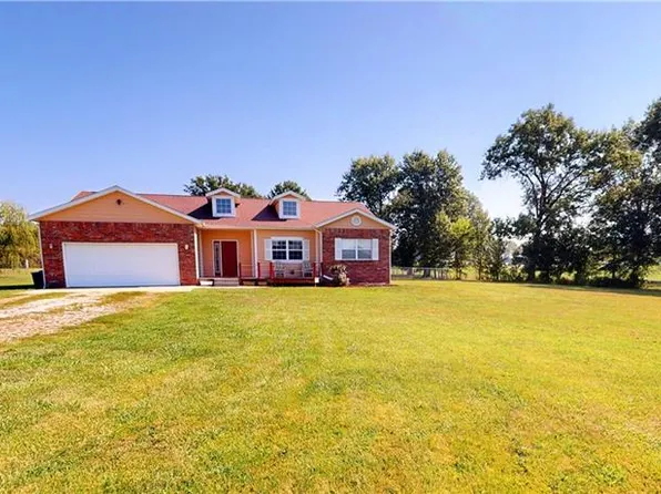 18833 S 1504th Rd, Nevada, MO 64772