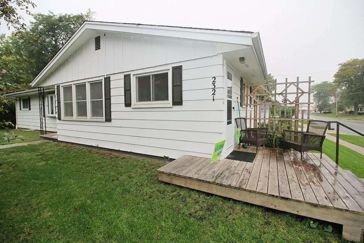 3 bed, 1.5 bath, 1420 sqft, $1,150 — Photo 3