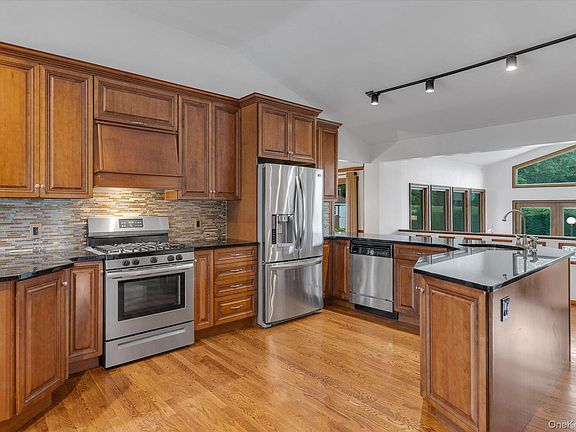 4th image of 517 Ocean Avenue