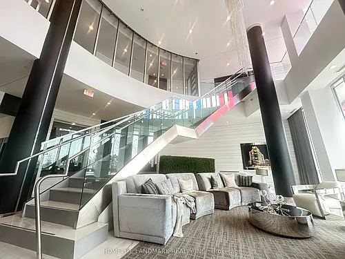 9471 Yonge St Photo 1