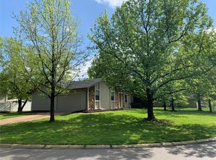 433 Morningside Dr, Saint Peters, MO 63376