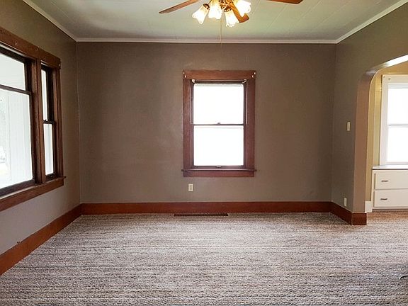 2nd image of 213 W 7th St