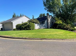 302 Spyglass Dr, Eugene, OR 97401
