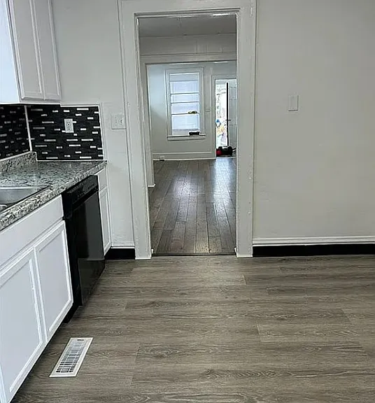 1637 Jackson Ave — Photo 6