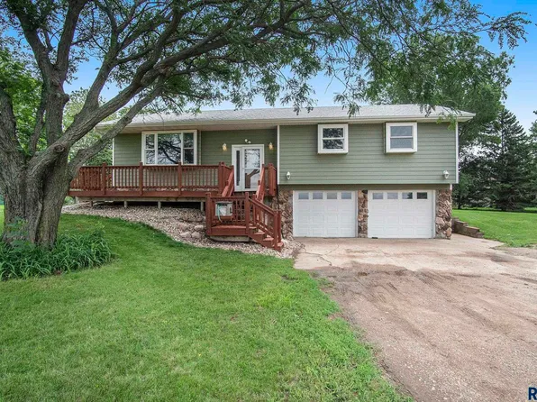 23272 Country Estate St, Madison, SD 57042