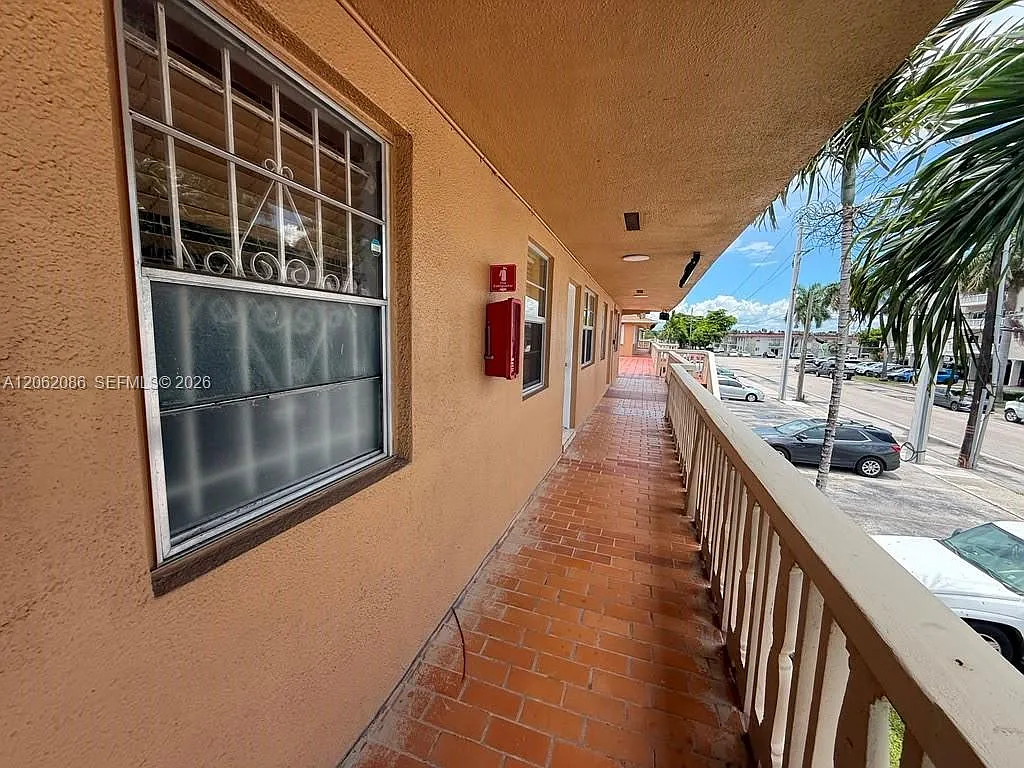 Five Arches Condo — Photo 2