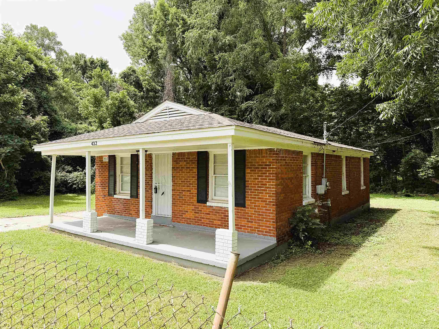 3 bed, 1.0 bath, 1041 sqft, $1,000 — Photo 3
