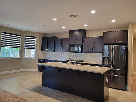 4th image of 1618 Oak St