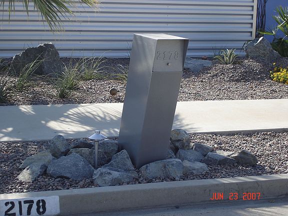Custom-fabricated mailbox
