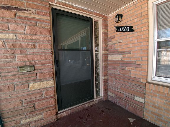 3rd image of 1020 Emery St