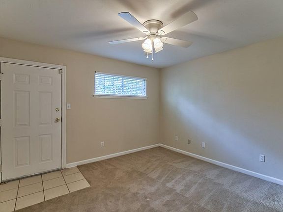 5th image of 226 Columbia Dr APT 15