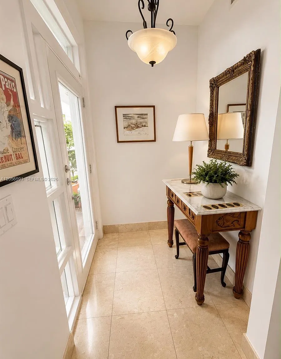 360 Condo C — Photo 2