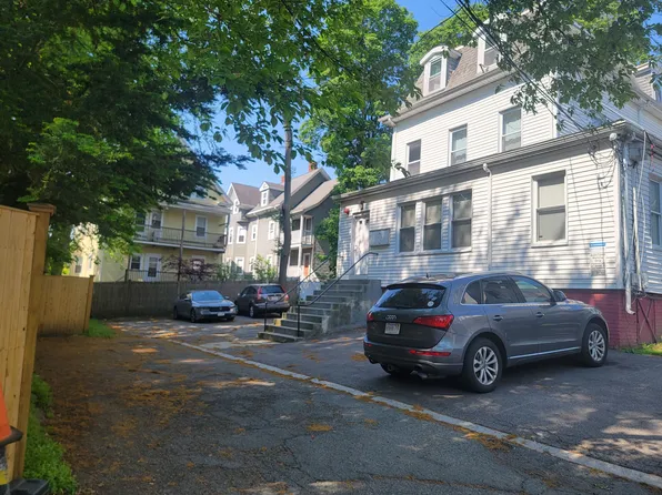 10 Sycamore Ter, Somerville, MA 02145