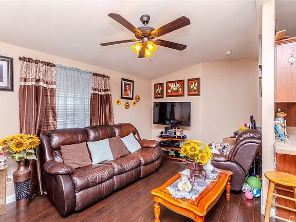 4th image of 853 N Main St #51