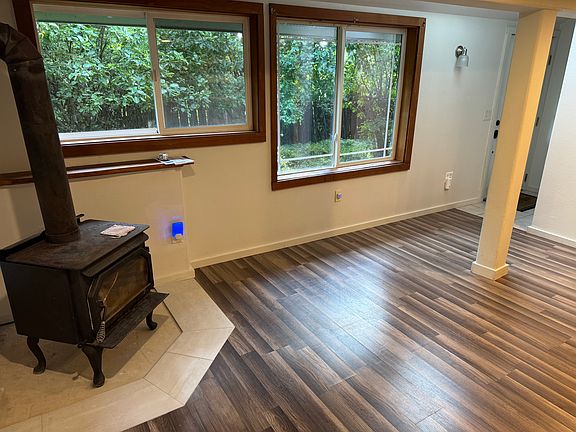 3rd image of 1010 34th St #2