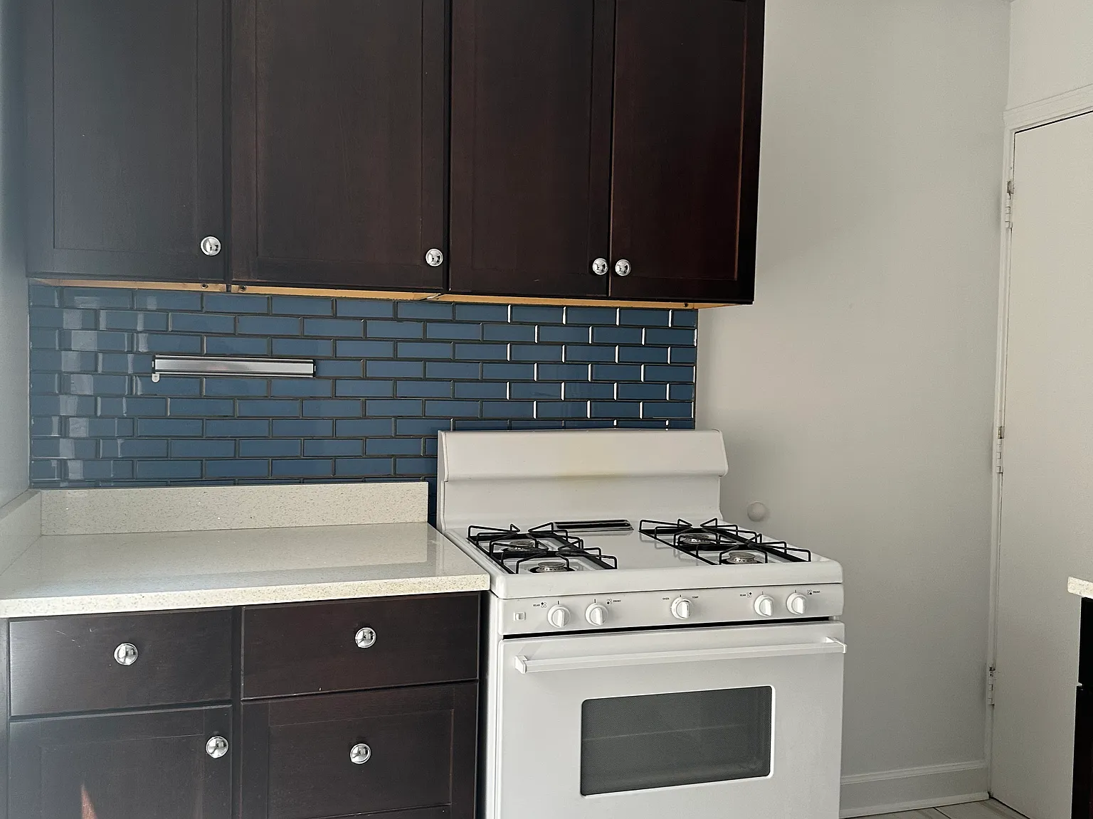 1 bed, 800 sqft, $1,600 — Photo 3