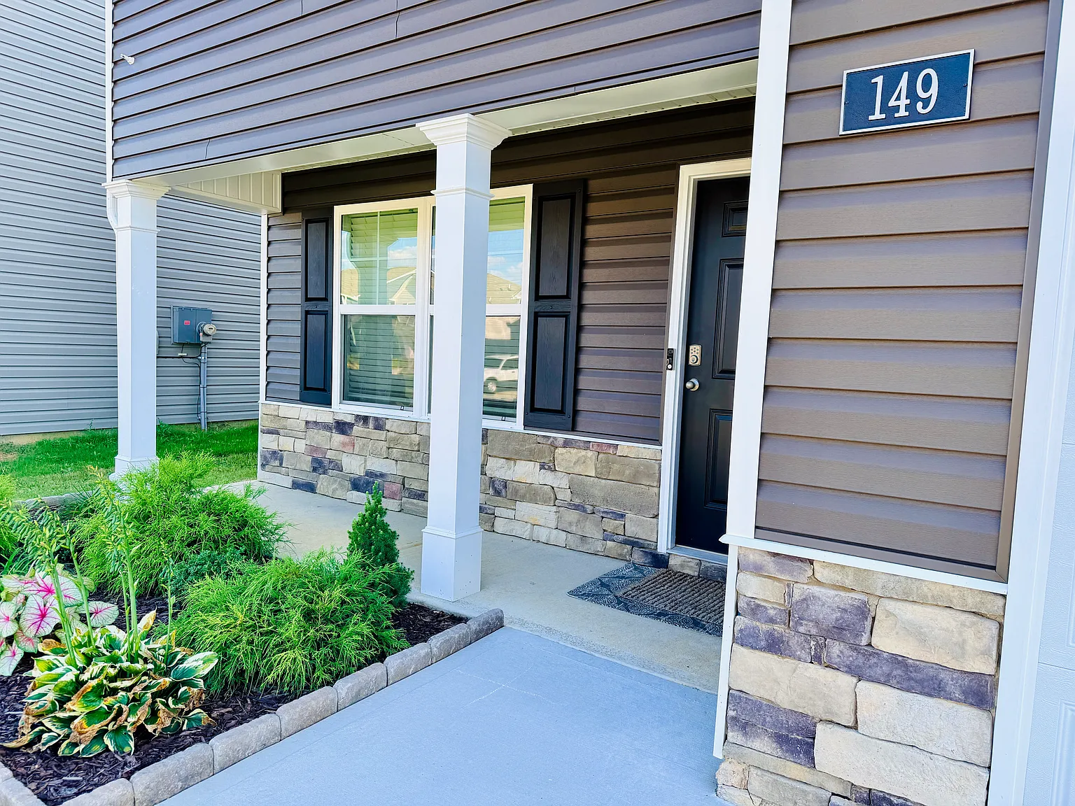 4 bed, 2164 sqft, $2,395 — Photo 3