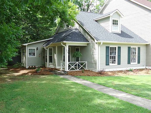 3rd image of 213 Woodburn Club Ln