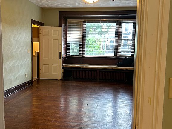 Livingroom with Bay window