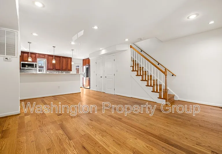 329 18th Pl NE — Photo 9