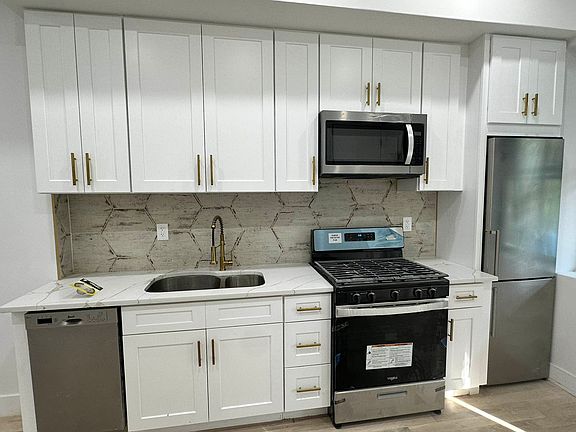 5th image of 942 51st St #2R