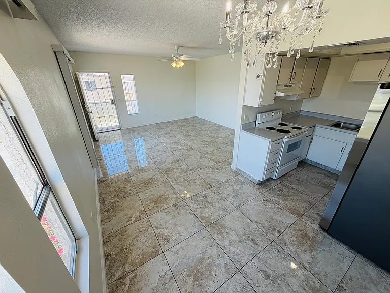 1364 Pattee Cir #C — Photo 3