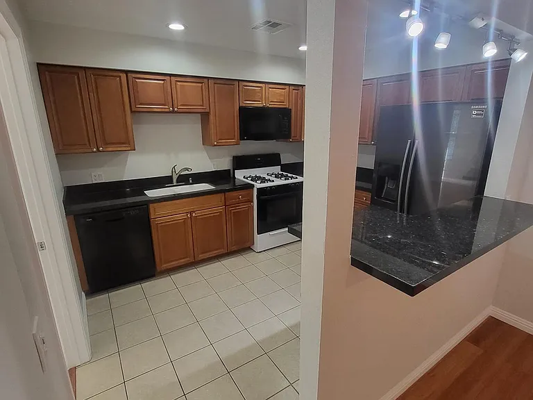 3914 W Victory Blvd #102 — Photo 4