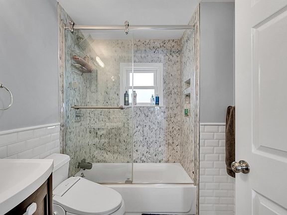 5th image of 11 Lexington St #11