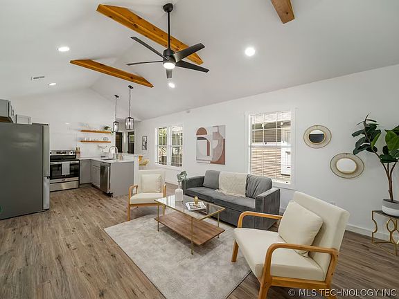 5th image of 1128 S Xanthus Ave