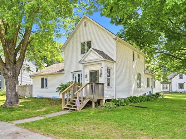 180 S Plum St, Ellsworth, WI 54011