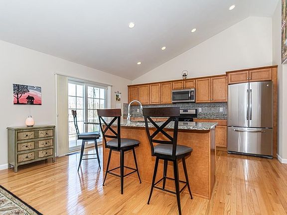 3rd image of 21 Weymouth Ct #21