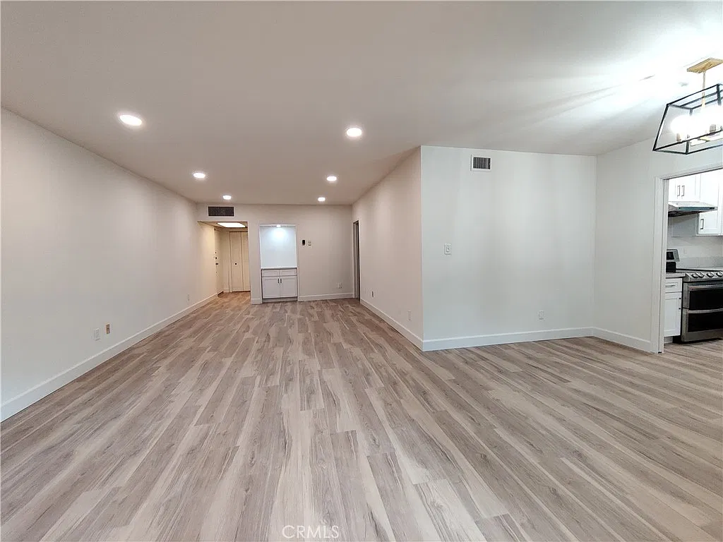 1300 Midvale Ave — Photo 3