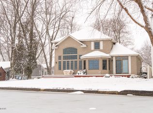 3645 Lakeshore Dr, Shelbyville, MI 49344