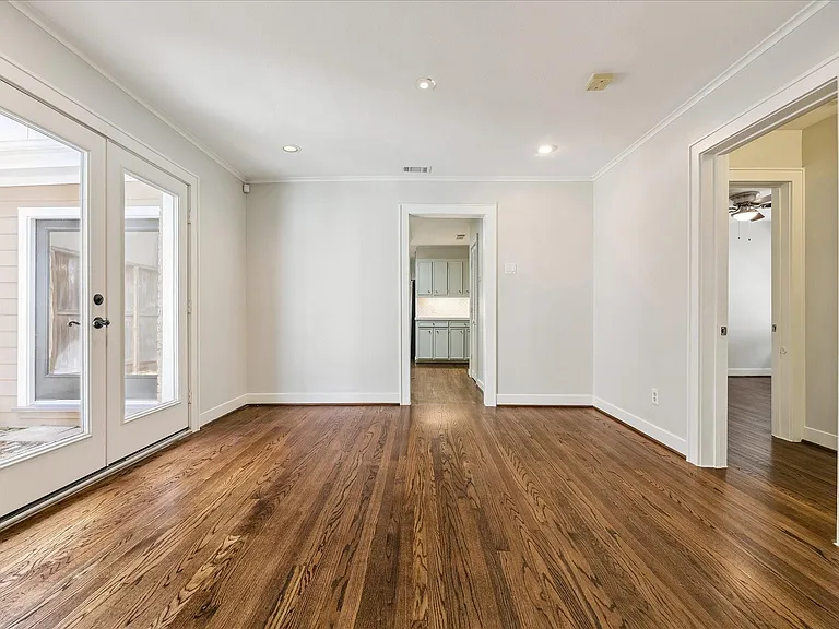 6417 Westchester St — Photo 4
