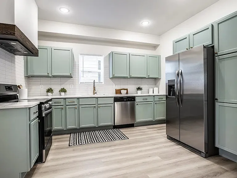 849 N Oakland Ave — Photo 16