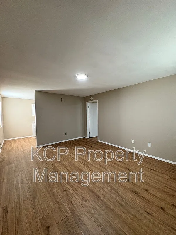 1 bed, 1.0 bath, 750 sqft, $900 — Photo 2