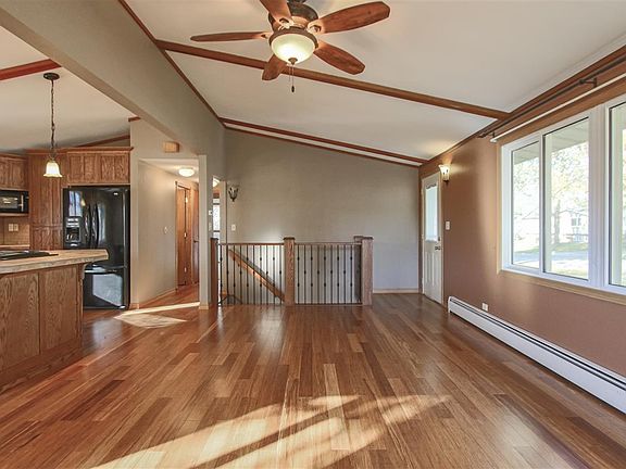 5th image of 801 8th Ave NW