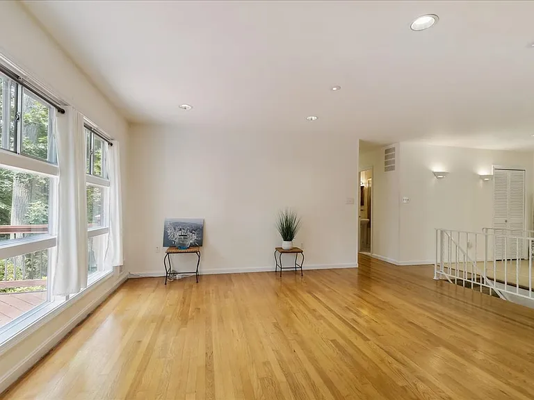 1397 Canterbury Way — Photo 25