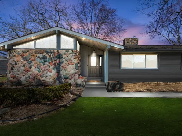 16615 Walcliff Dr, Clinton Township, MI 48035