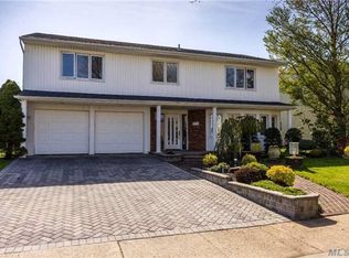 2306 Halyard Dr, Merrick, NY 11566