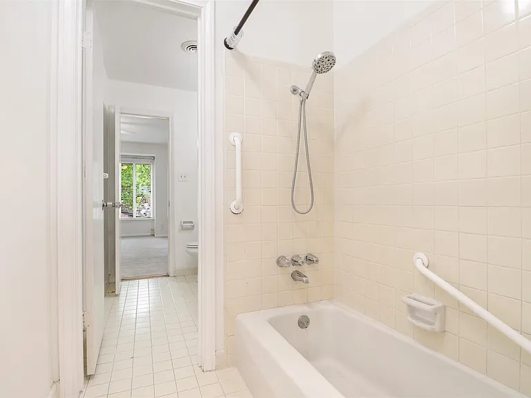6332 Chevy Chase Dr #16 — Photo 13