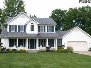 200 Wrenfield Dr, Hubbard, OH 44425