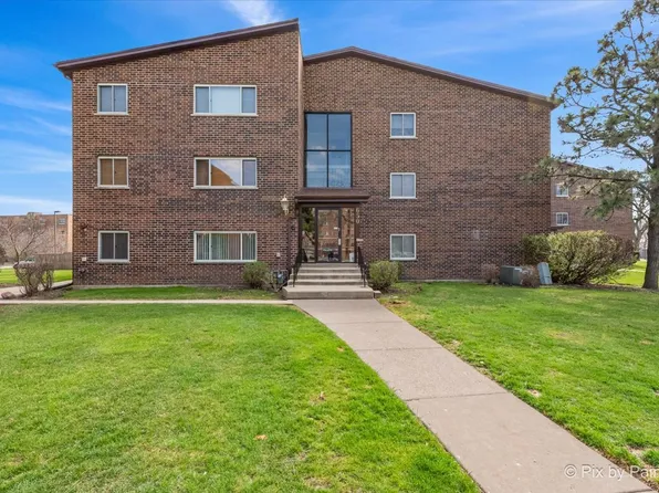 650 Perrie Dr APT 303, Elk Grove Village, IL 60007