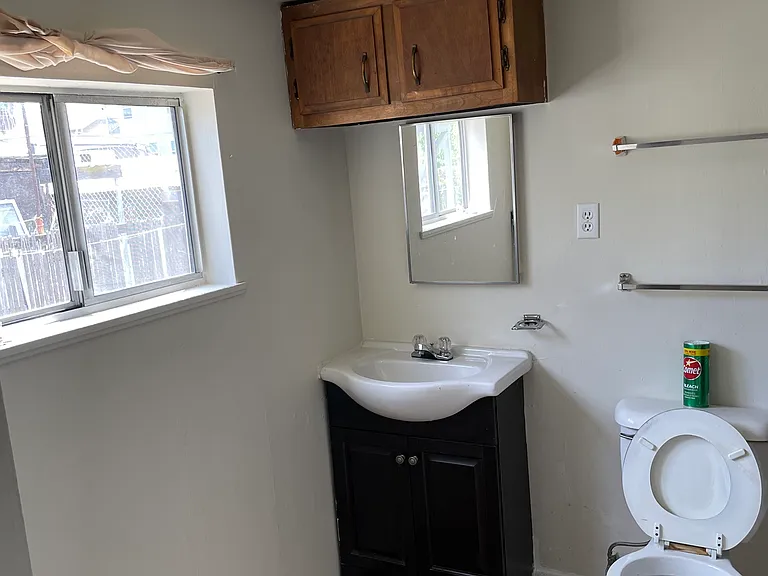 353 Pullman Ave — Photo 3